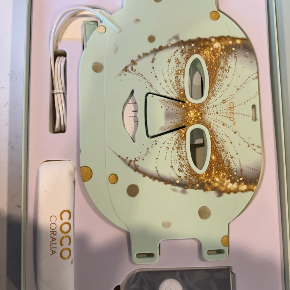 Coco Coralia red light Face Mask